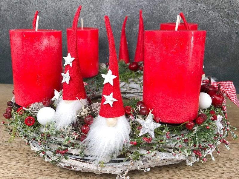 Runder Adventskranz Wichtel – stilvoll mehrjährig