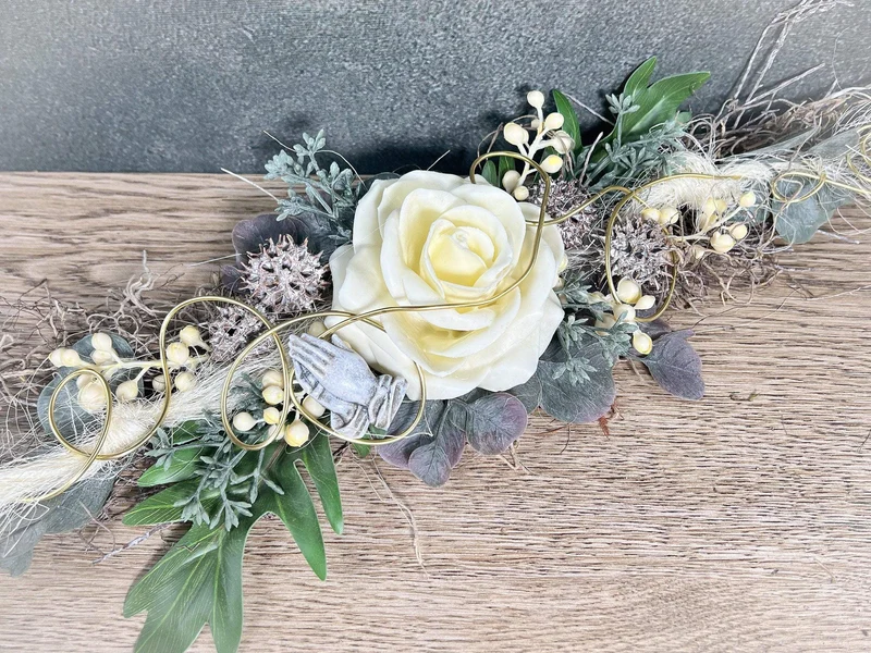Grabgesteck Wachsrose Seidenblumen – langlebiger Grabschmuck