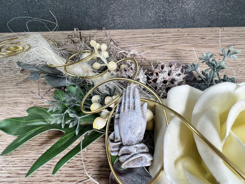 Grabgesteck Wachsrose Seidenblumen – langlebiger Grabschmuck