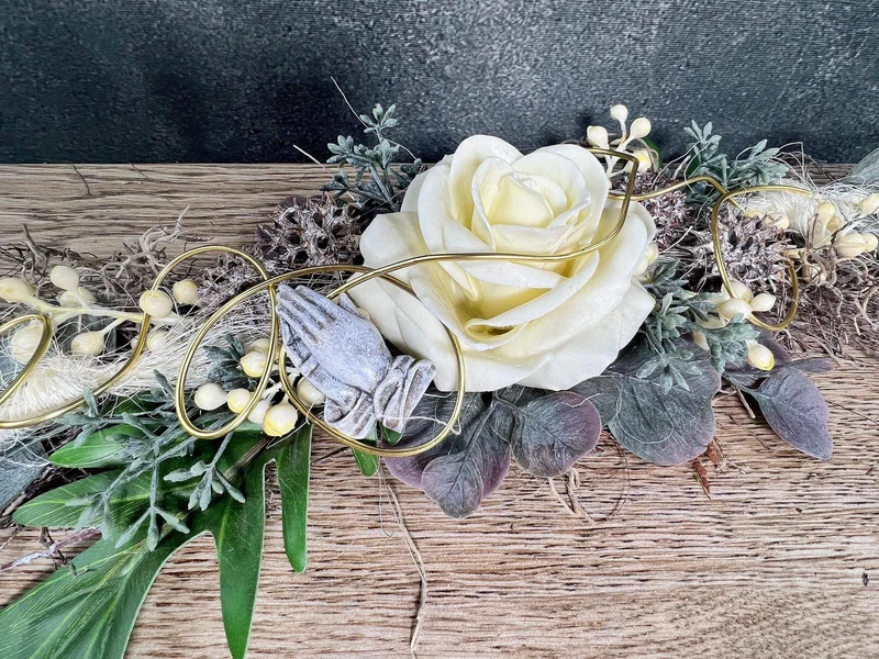 Grabgesteck Wachsrose Seidenblumen – langlebiger Grabschmuck