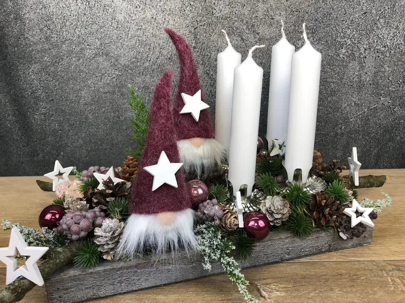 Längliches Adventsgesteck auf Tablett – mehrjährig handgefertigt