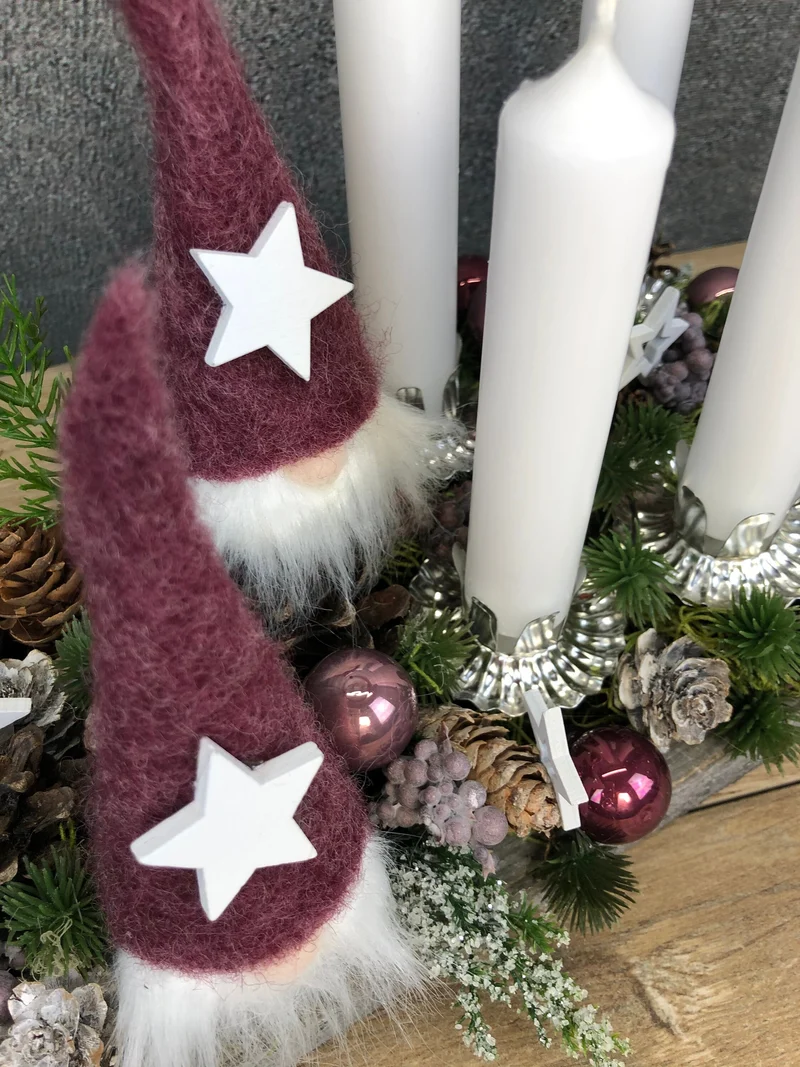 Längliches Adventsgesteck auf Tablett – mehrjährig handgefertigt
