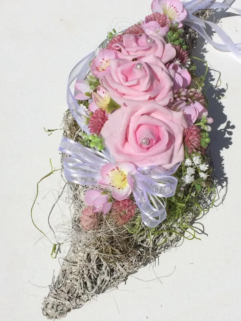Seidenblumen Grabschmuck Rose mit Schleierkraut – langlebige Grabgesta