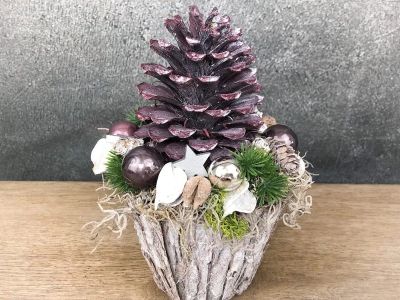 Adventsgesteck rund mit Zapfen und Beeren – Naturmaterialien Adventsdeko