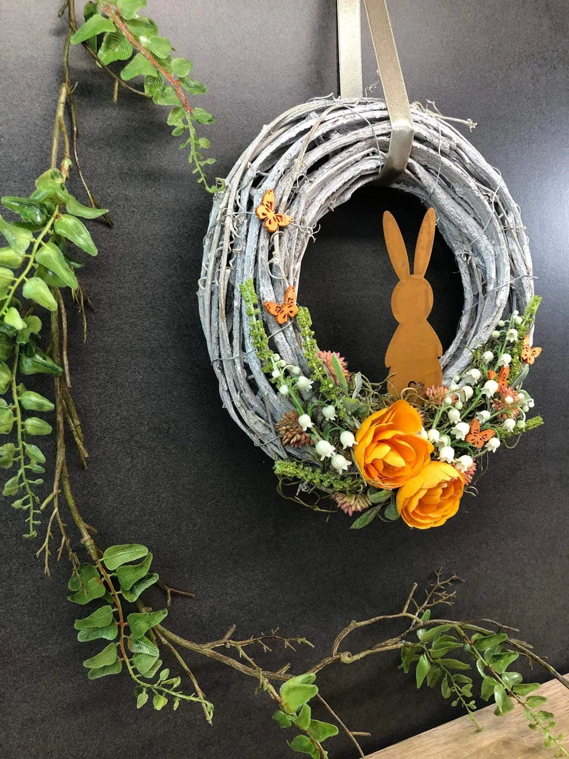Osterkranz Türdeko Wunschfarbe – Frühlingskranz mit Hasen & Maiglöckchen