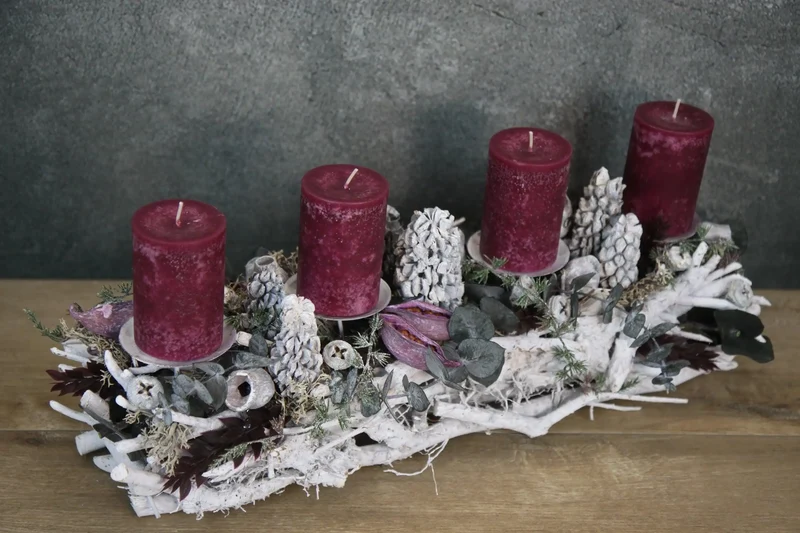Adventsgesteck Eukalyptus Ruskus länglich – Tablett Advent mehrjährig