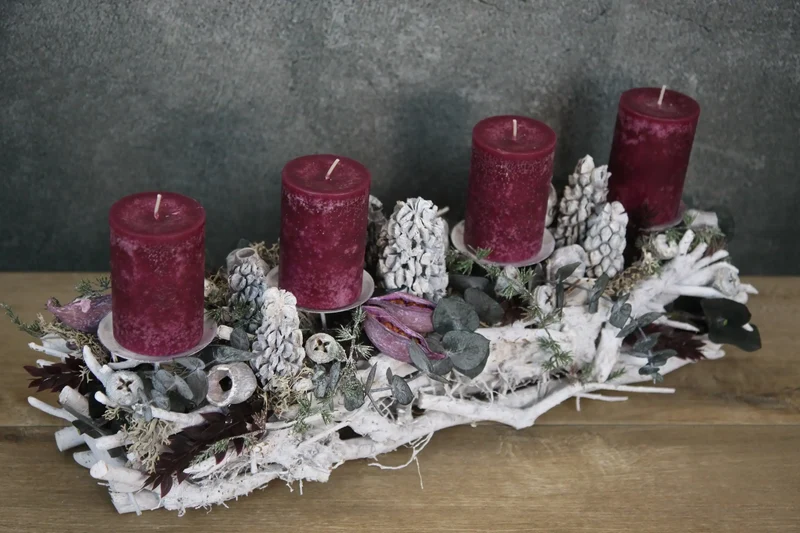 Adventsgesteck Eukalyptus Ruskus länglich – Tablett Advent mehrjährig