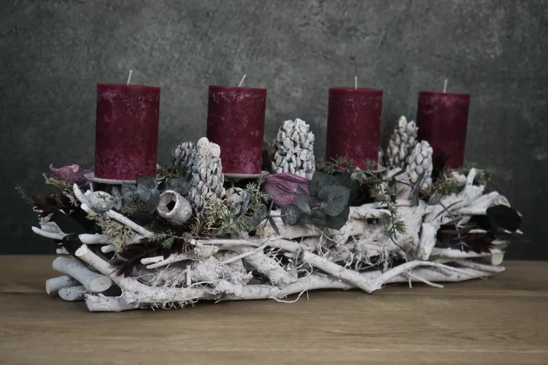 Adventsgesteck Eukalyptus Ruskus länglich – Tablett Advent mehrjährig