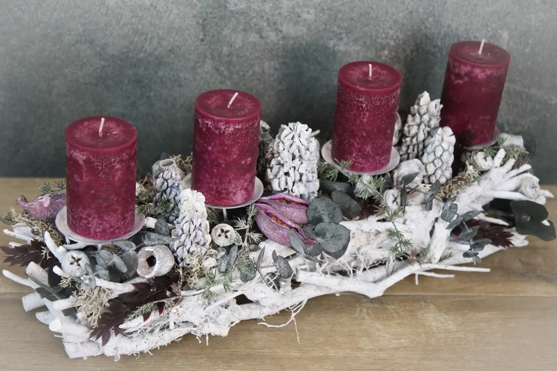 Adventsgesteck Eukalyptus Ruskus länglich – Tablett Advent mehrjährig