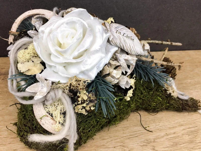 Grabherz Wachsrose Seidenblumen – langlebiger Grabschmuck