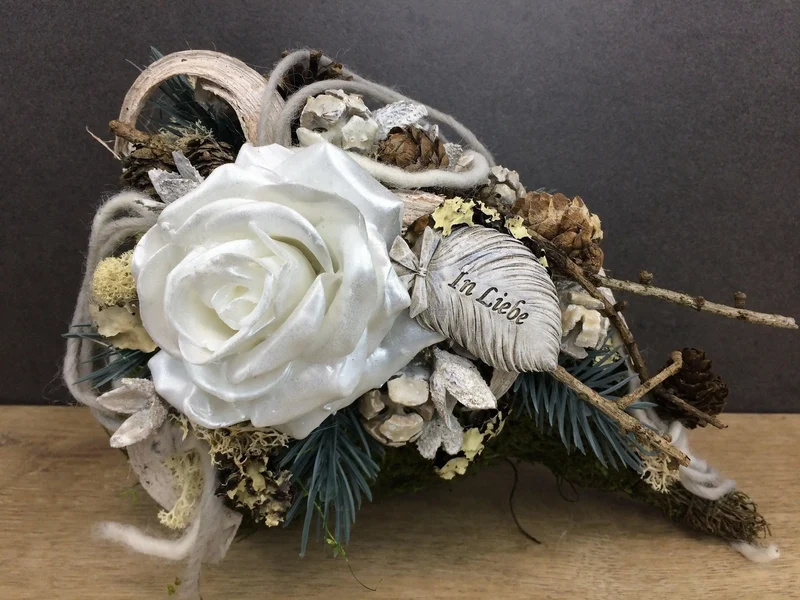 Grabherz Wachsrose Seidenblumen – langlebiger Grabschmuck