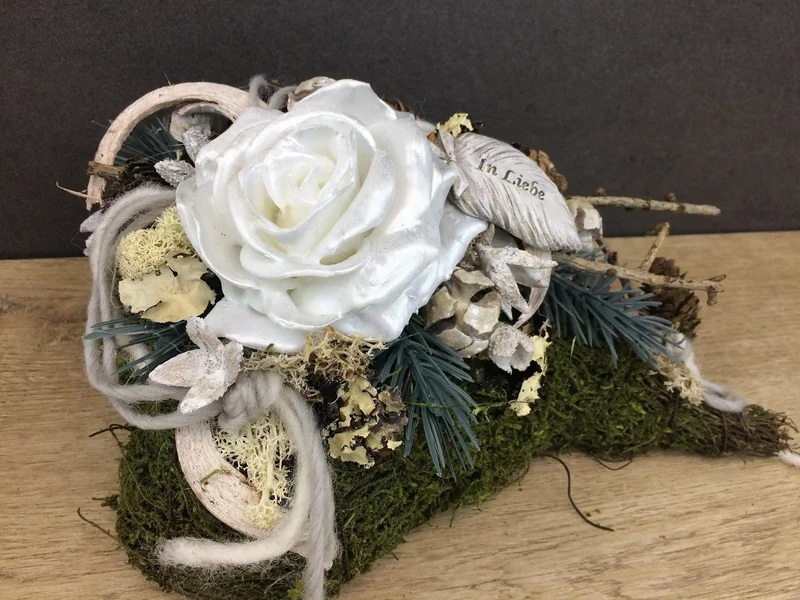 Grabherz Wachsrose Seidenblumen – langlebiger Grabschmuck