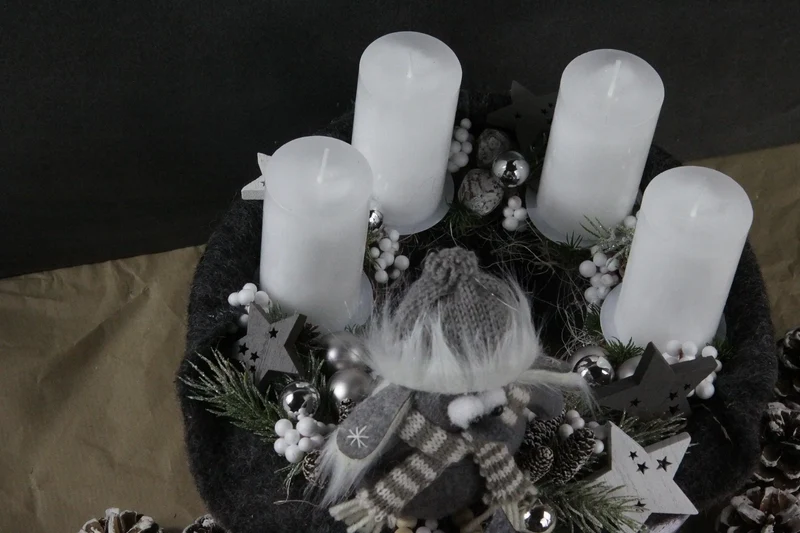 Runder Adventskranz modern – stilvoll mehrjährig