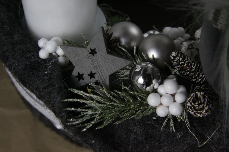 Runder Adventskranz modern – stilvoll mehrjährig