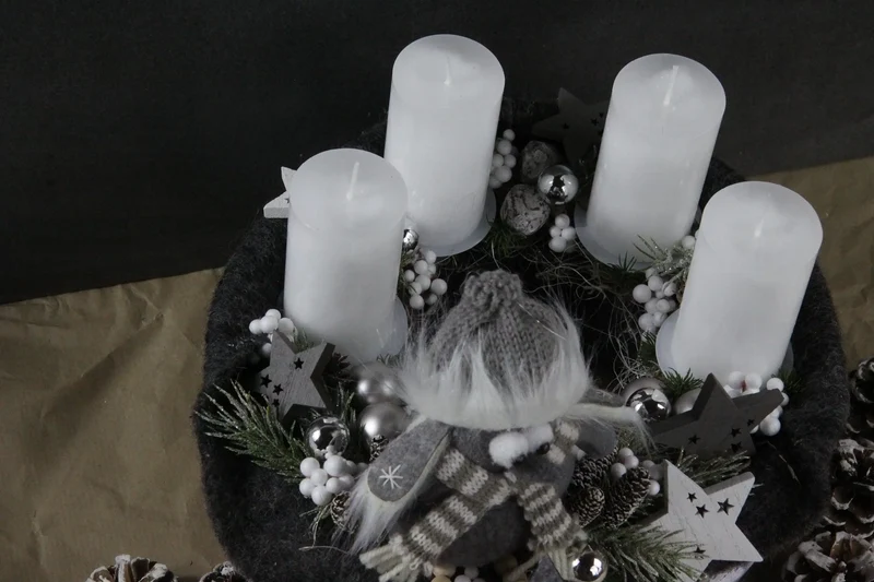 Runder Adventskranz modern – stilvoll mehrjährig