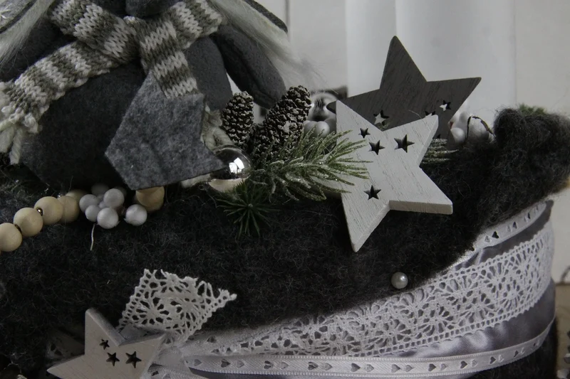 Runder Adventskranz modern – stilvoll mehrjährig