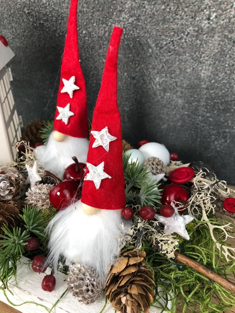 Adventsgesteck Wichtel Häuser länglich – Tablett Advent Tischdeko