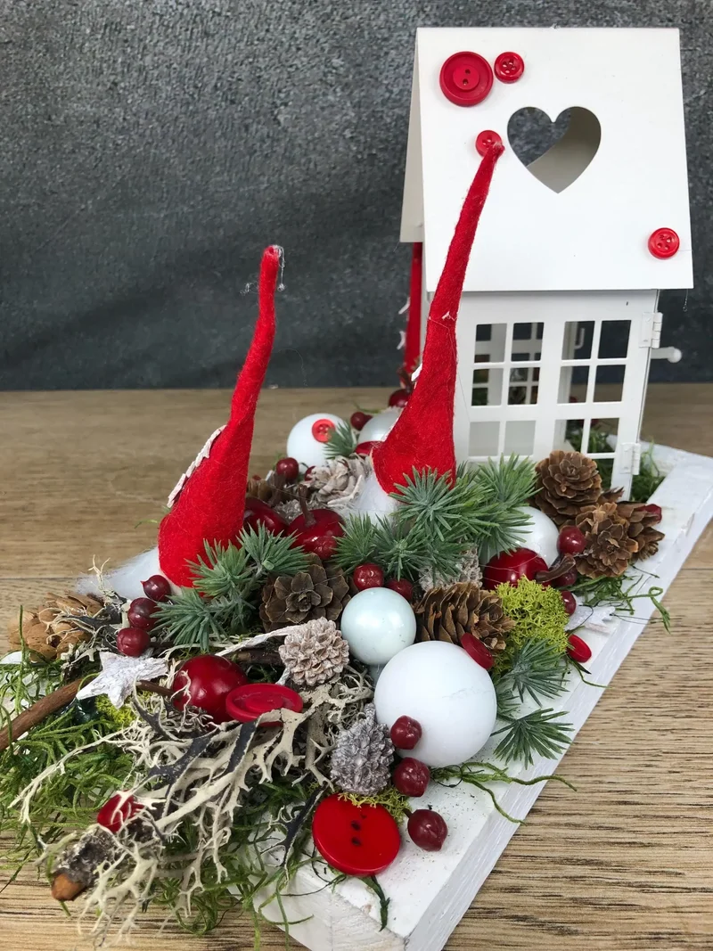 Adventsgesteck Wichtel Häuser länglich – Tablett Advent Tischdeko