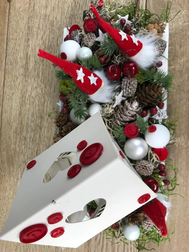 Adventsgesteck Wichtel Häuser länglich – Tablett Advent Tischdeko