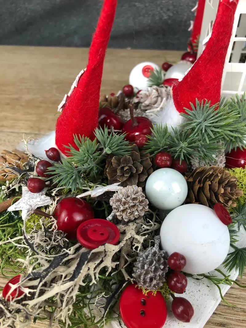 Adventsgesteck Wichtel Häuser länglich – Tablett Advent Tischdeko