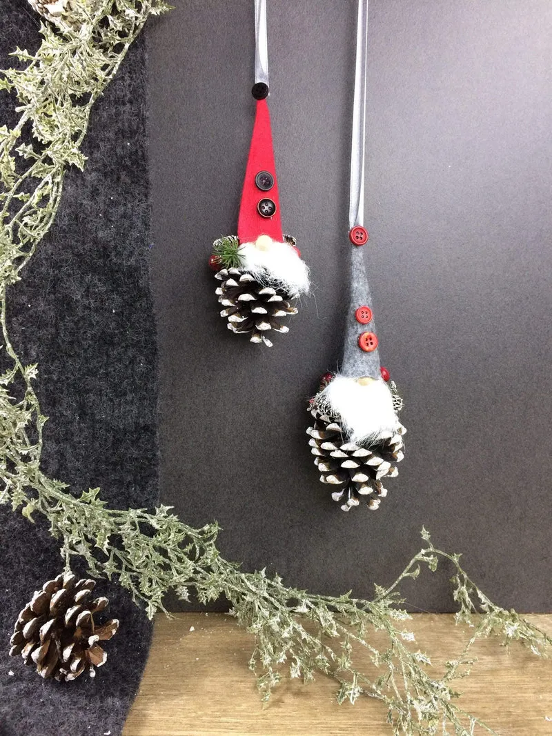 Fensterschmuck Wichtel Weihnachten – dekorativer Wichtel mit Naturmaterialien