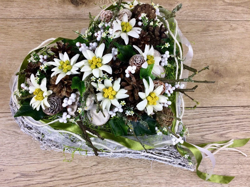 Urnengesteck Grabgesteck Edelweiß Seidenblumen – langlebiger Urnenschmuck