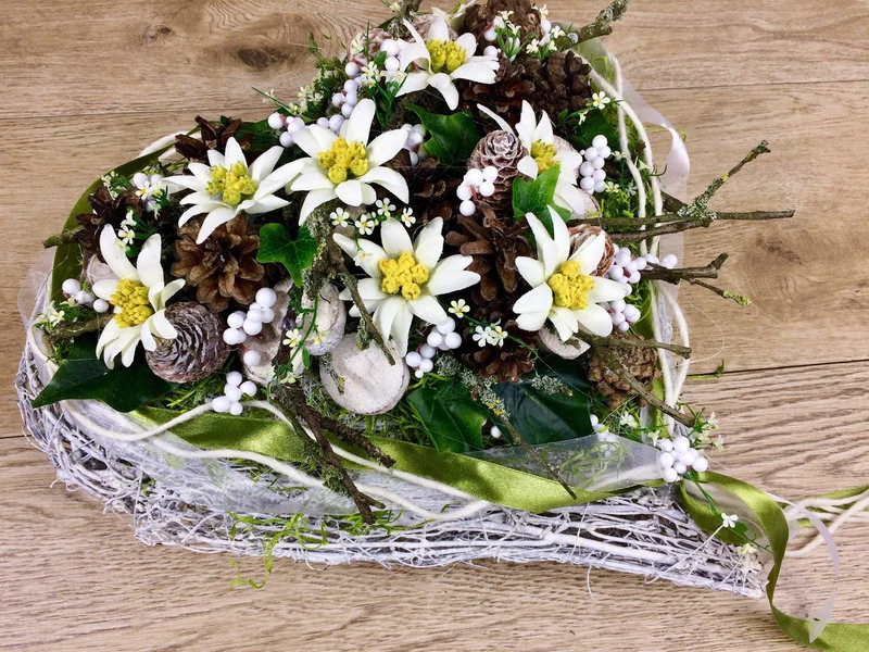 Urnengesteck Grabgesteck Edelweiß Seidenblumen – langlebiger Urnenschmuck