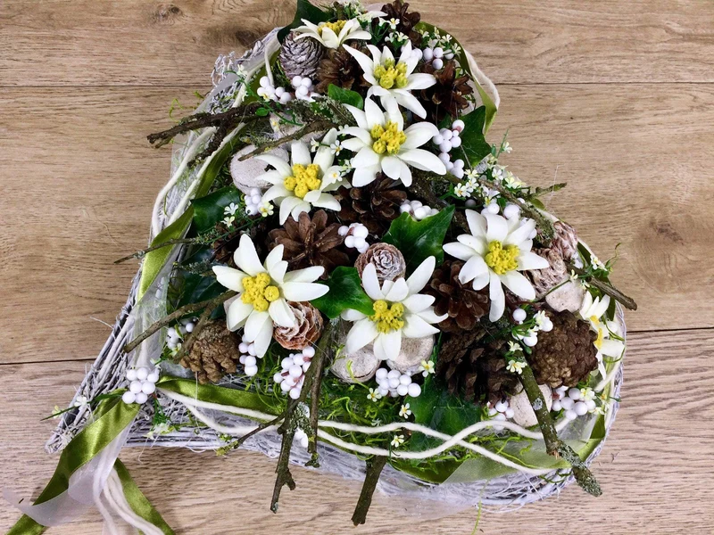 Urnengesteck Grabgesteck Edelweiß Seidenblumen – langlebiger Urnenschmuck