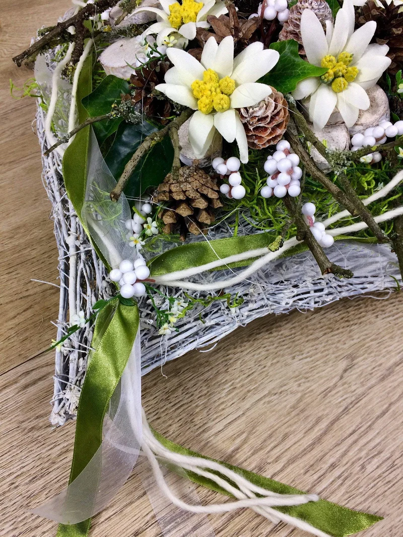 Urnengesteck Grabgesteck Edelweiß Seidenblumen – langlebiger Urnenschmuck
