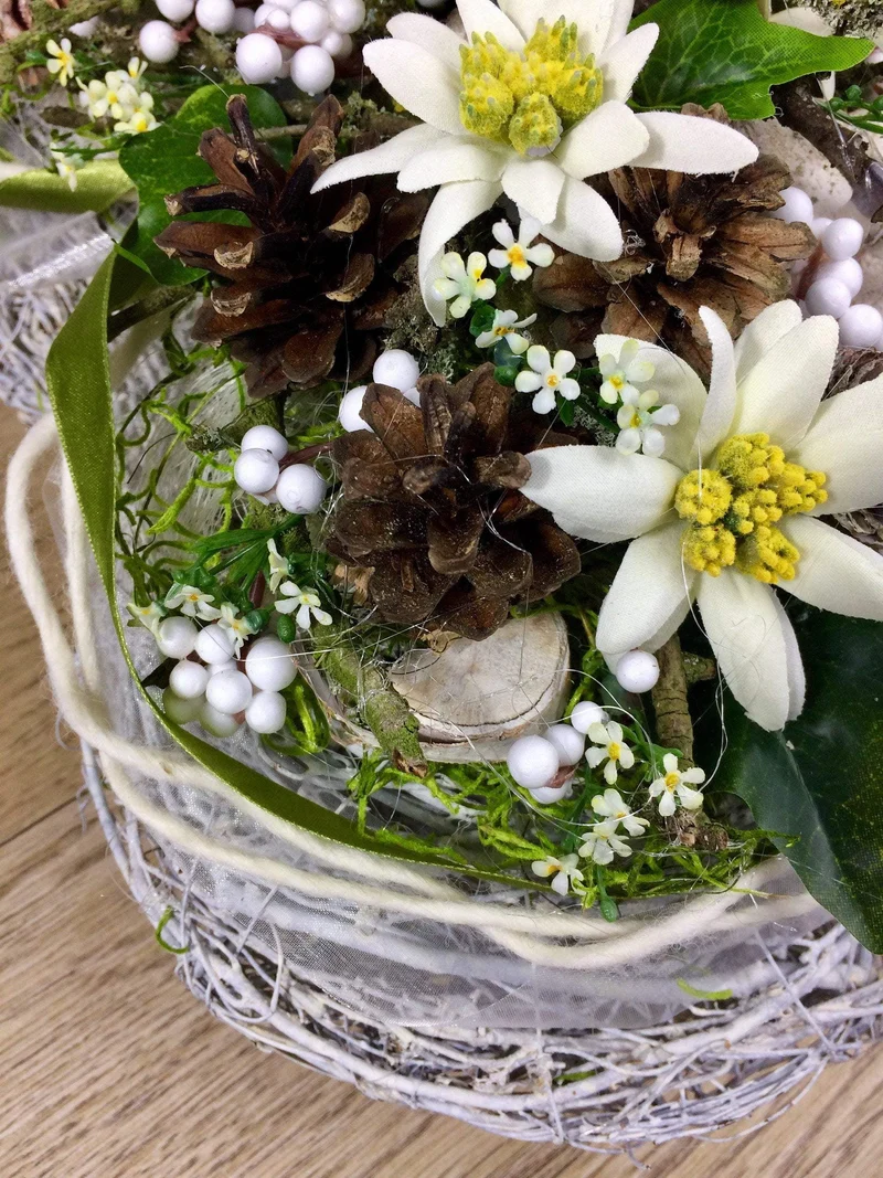 Urnengesteck Grabgesteck Edelweiß Seidenblumen – langlebiger Urnenschmuck