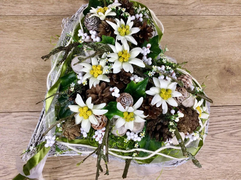 Urnengesteck Grabgesteck Edelweiß Seidenblumen – langlebiger Urnenschmuck
