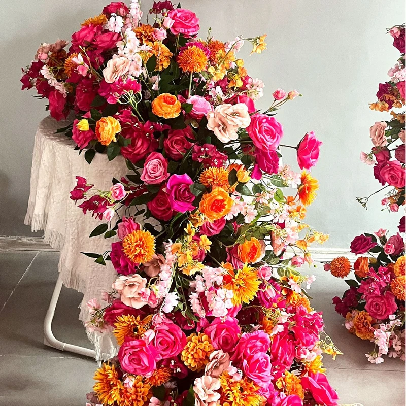 Premium Seidenblumen Arrangement Fuchsia & Orange – Dahlien, Rosen, Ranunkeln & Hortensien | Bogen- & Tischdekoration