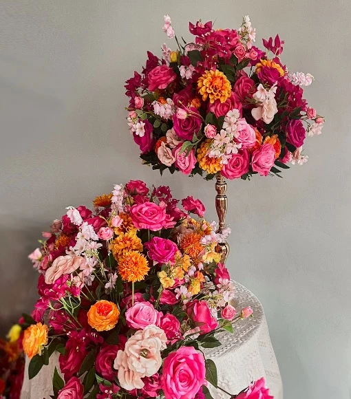 Premium Seidenblumen Arrangement Fuchsia & Orange – Dahlien, Rosen, Ranunkeln & Hortensien | Bogen- & Tischdekoration