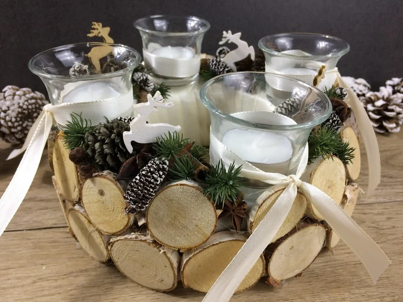 Runder Adventskranz mit Hirsch und Gläsern – gemütlich langlebig
