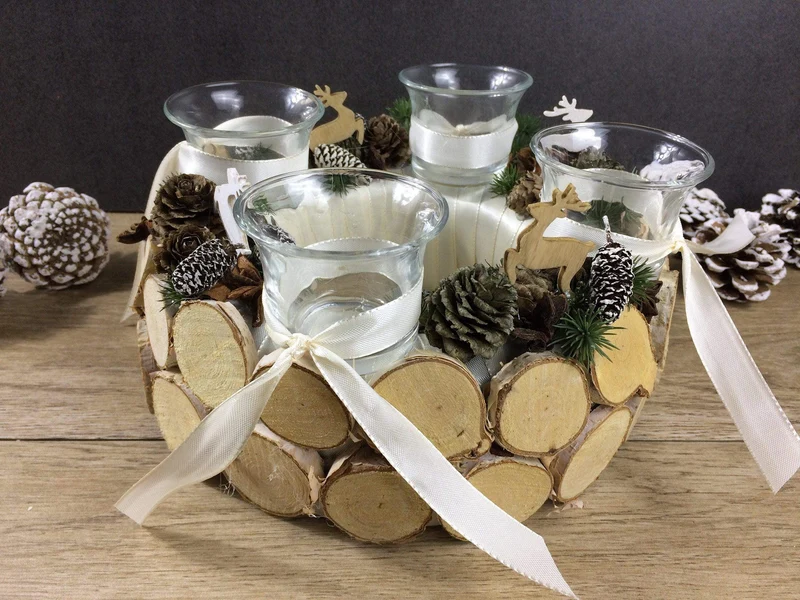 Runder Adventskranz mit Hirsch und Gläsern – gemütlich langlebig