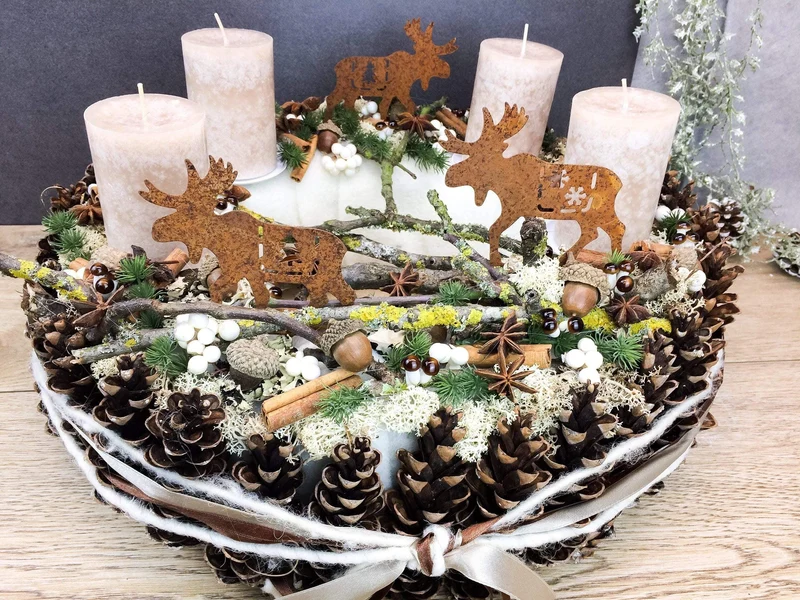 Adventskranz mit Hirsch Motiv – rund mehrjährig handgefertigt