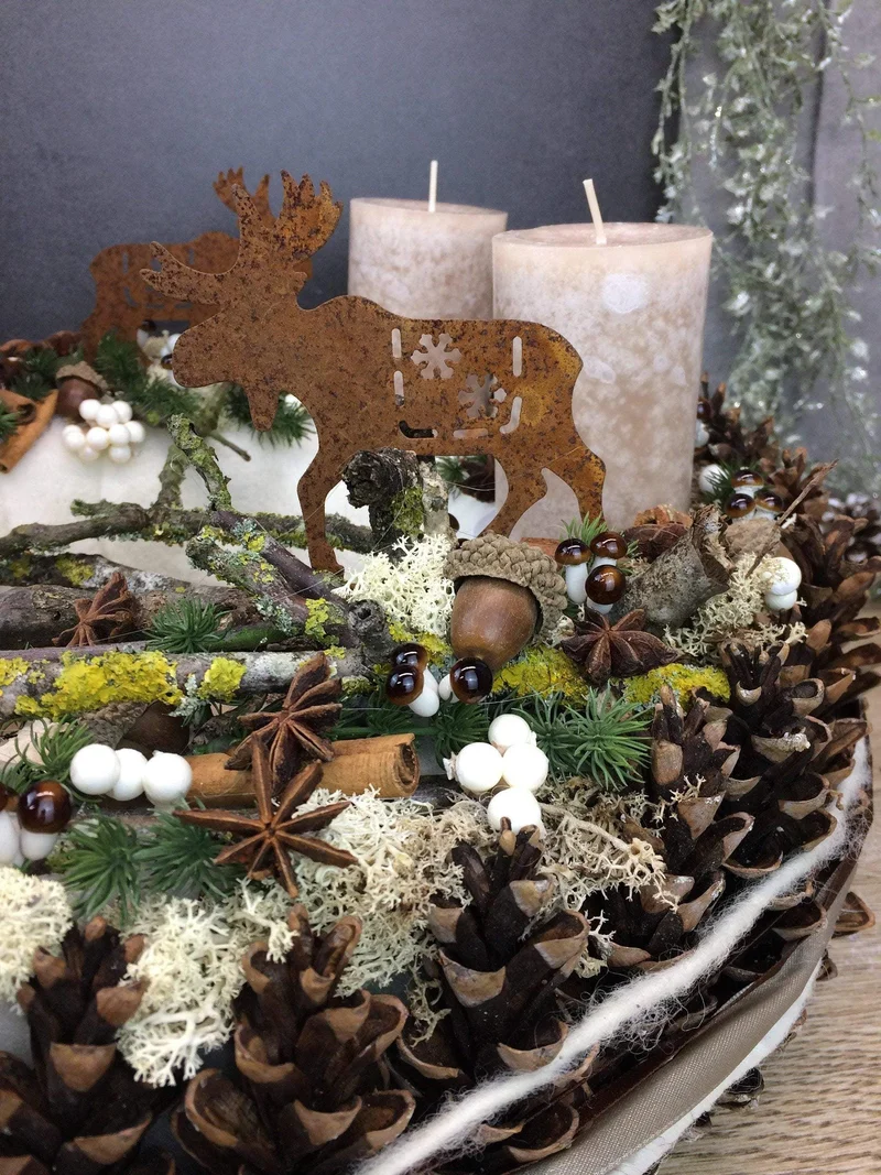 Adventskranz mit Hirsch Motiv – rund mehrjährig handgefertigt