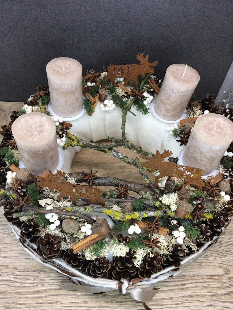 Adventskranz mit Hirsch Motiv – rund mehrjährig handgefertigt
