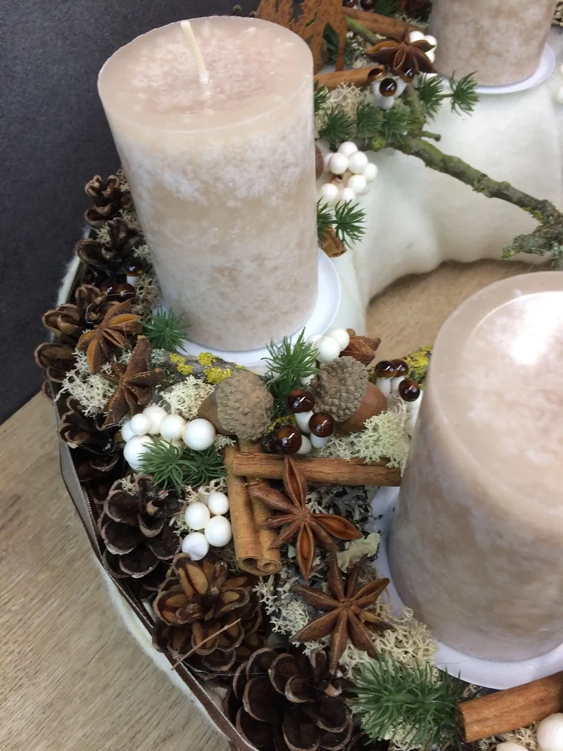 Adventskranz mit Hirsch Motiv – rund mehrjährig handgefertigt