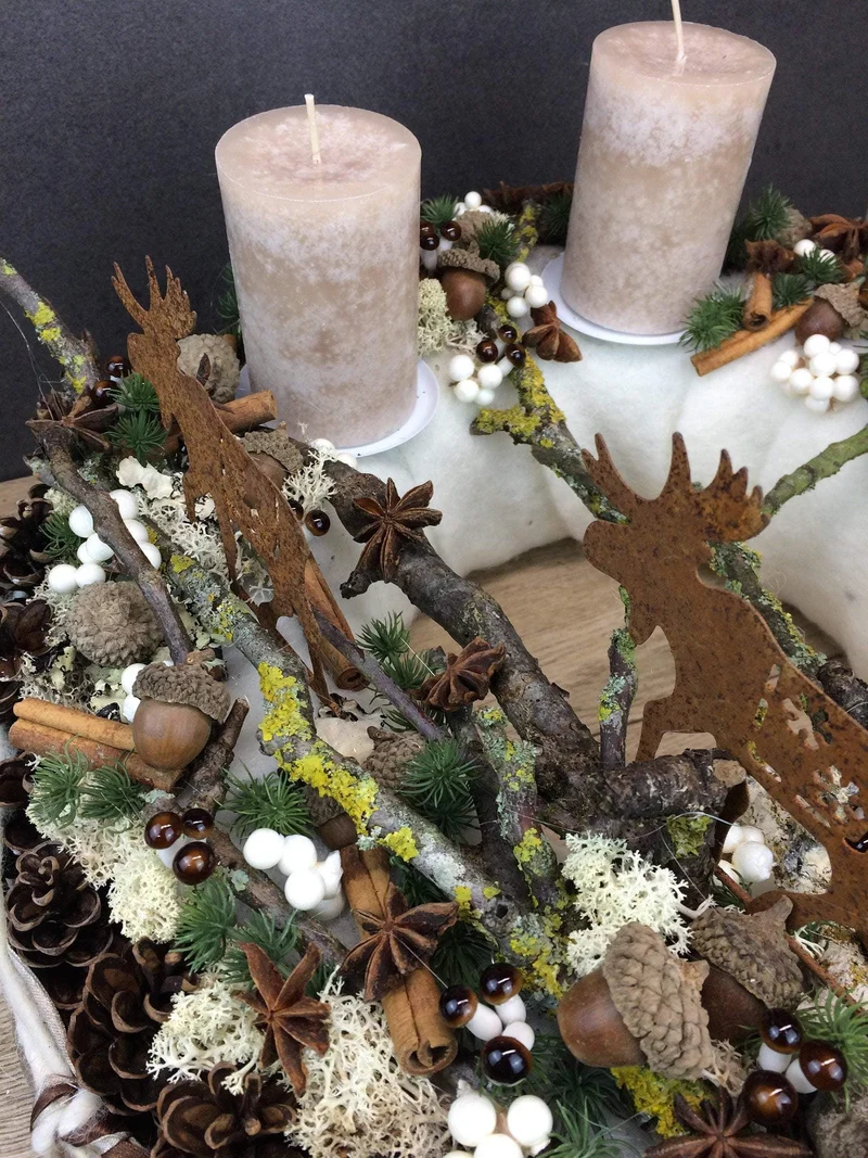 Adventskranz mit Hirsch Motiv – rund mehrjährig handgefertigt