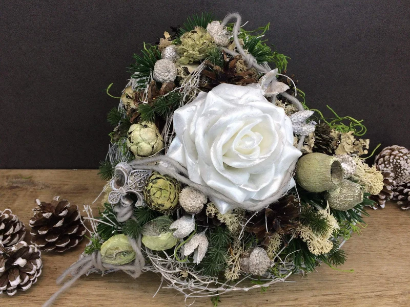 Grabherz mit Wachsrose – Seidenblumen Grabschmuck Wunschfarbe
