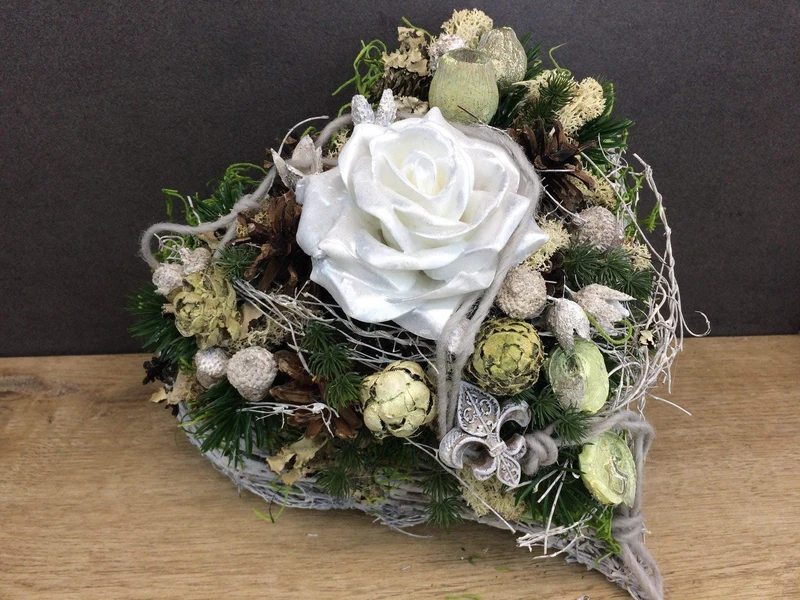 Grabherz mit Wachsrose – Seidenblumen Grabschmuck Wunschfarbe