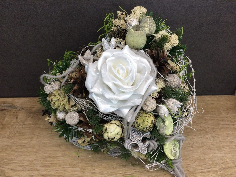 Grabherz mit Wachsrose – Seidenblumen Grabschmuck Wunschfarbe