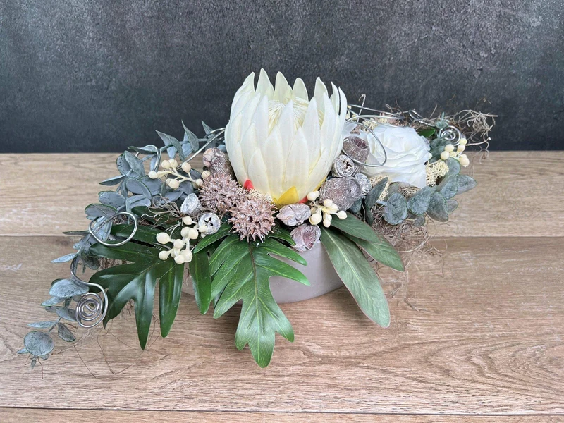 Seidenblumen Grabgesteck Protea 48cm – Grabdekoration handgefertigt