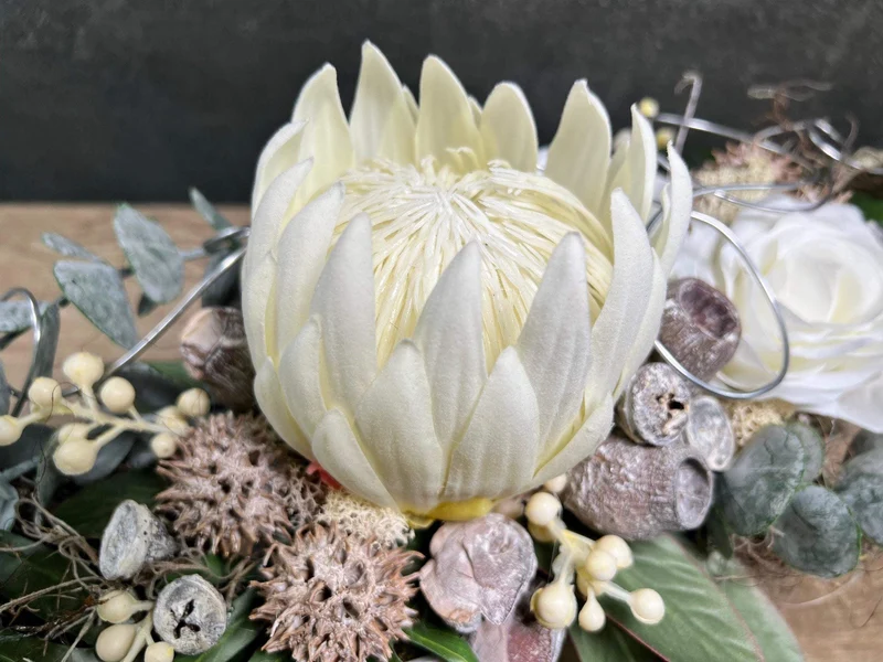 Seidenblumen Grabgesteck Protea 48cm – Grabdekoration handgefertigt