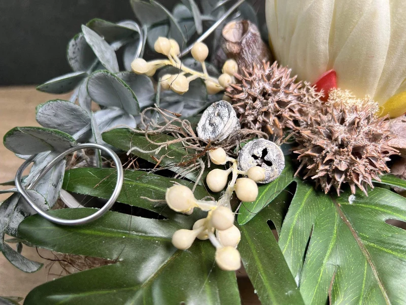 Seidenblumen Grabgesteck Protea 48cm – Grabdekoration handgefertigt