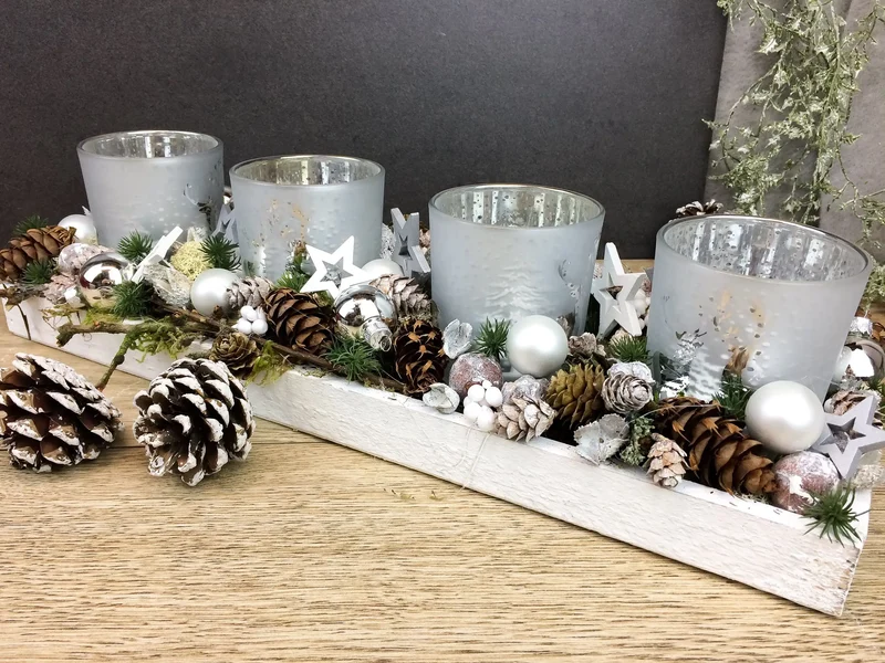 Adventsgesteck länglich mit Gläsern – Tablett modern Advent mehrjährig