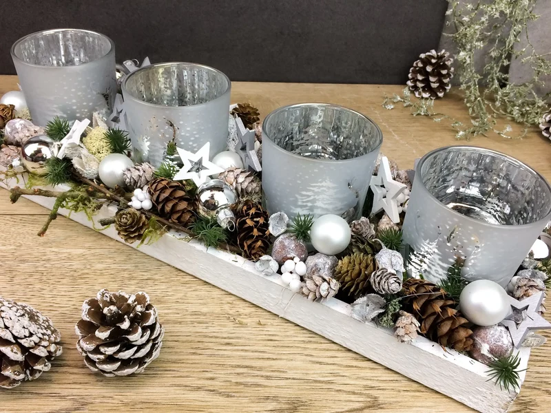 Adventsgesteck länglich mit Gläsern – Tablett modern Advent mehrjährig