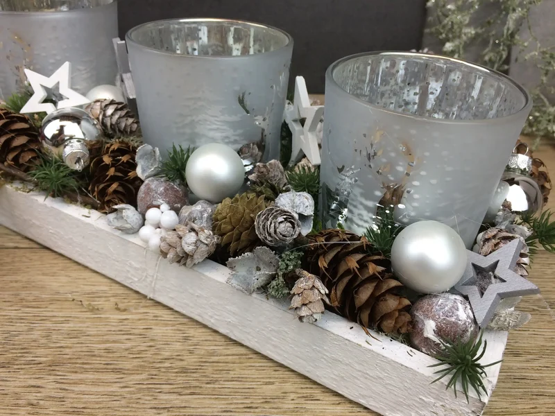 Adventsgesteck länglich mit Gläsern – Tablett modern Advent mehrjährig