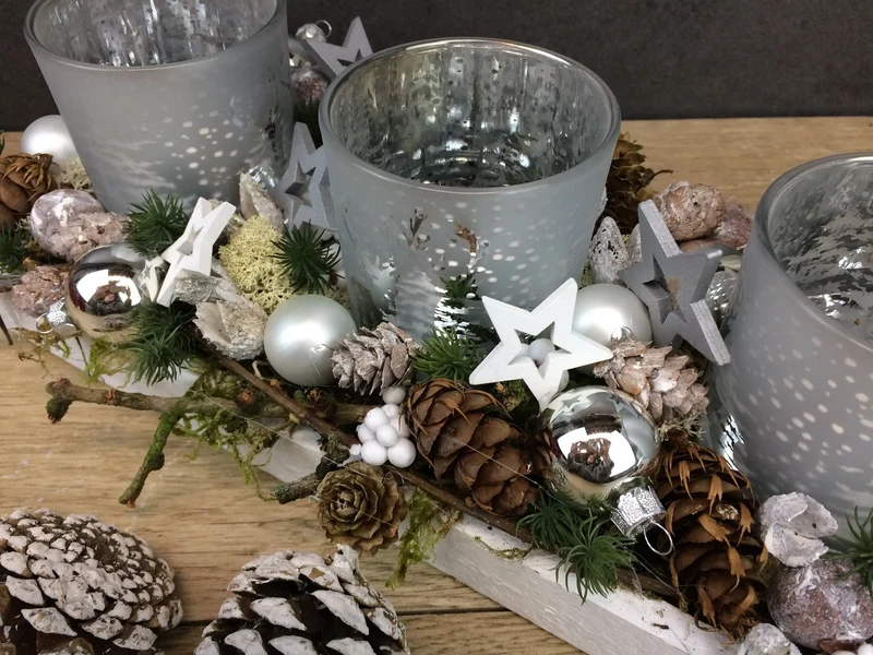 Adventsgesteck länglich mit Gläsern – Tablett modern Advent mehrjährig